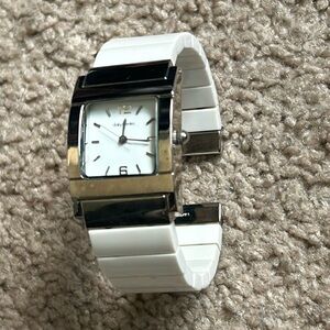 Daisy Fuentes women’s vintage white/silver bracelet‎ watch one size expands